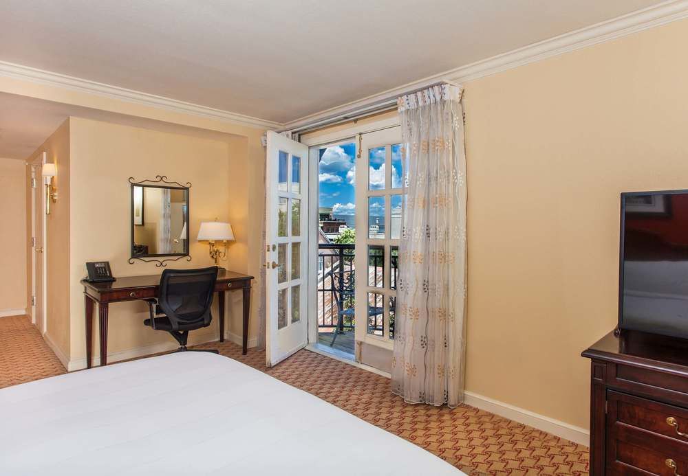 The Lindy Renaissance Charleston Hotel Bagian luar foto