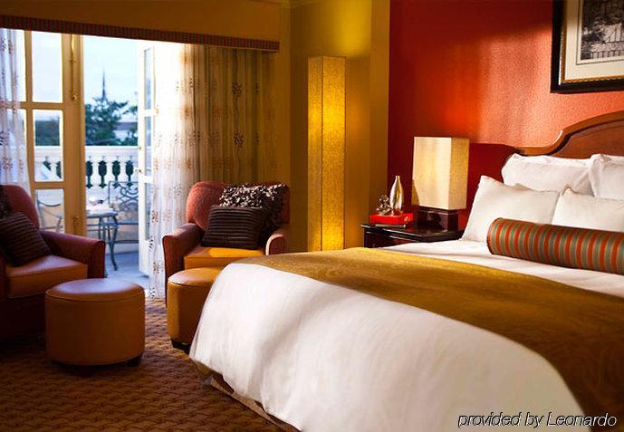 The Lindy Renaissance Charleston Hotel Bagian luar foto