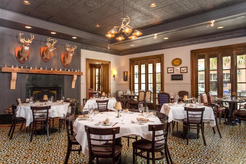 The Lindy Renaissance Charleston Hotel Bagian luar foto