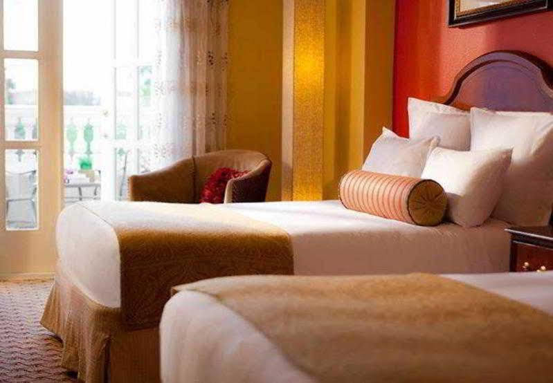 The Lindy Renaissance Charleston Hotel Bagian luar foto